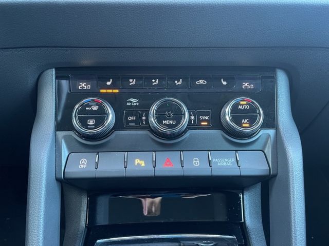 Skoda Karoq 1.5 TSI Clever *2XPDC*4XSHZ*LED*NAV* NAVI