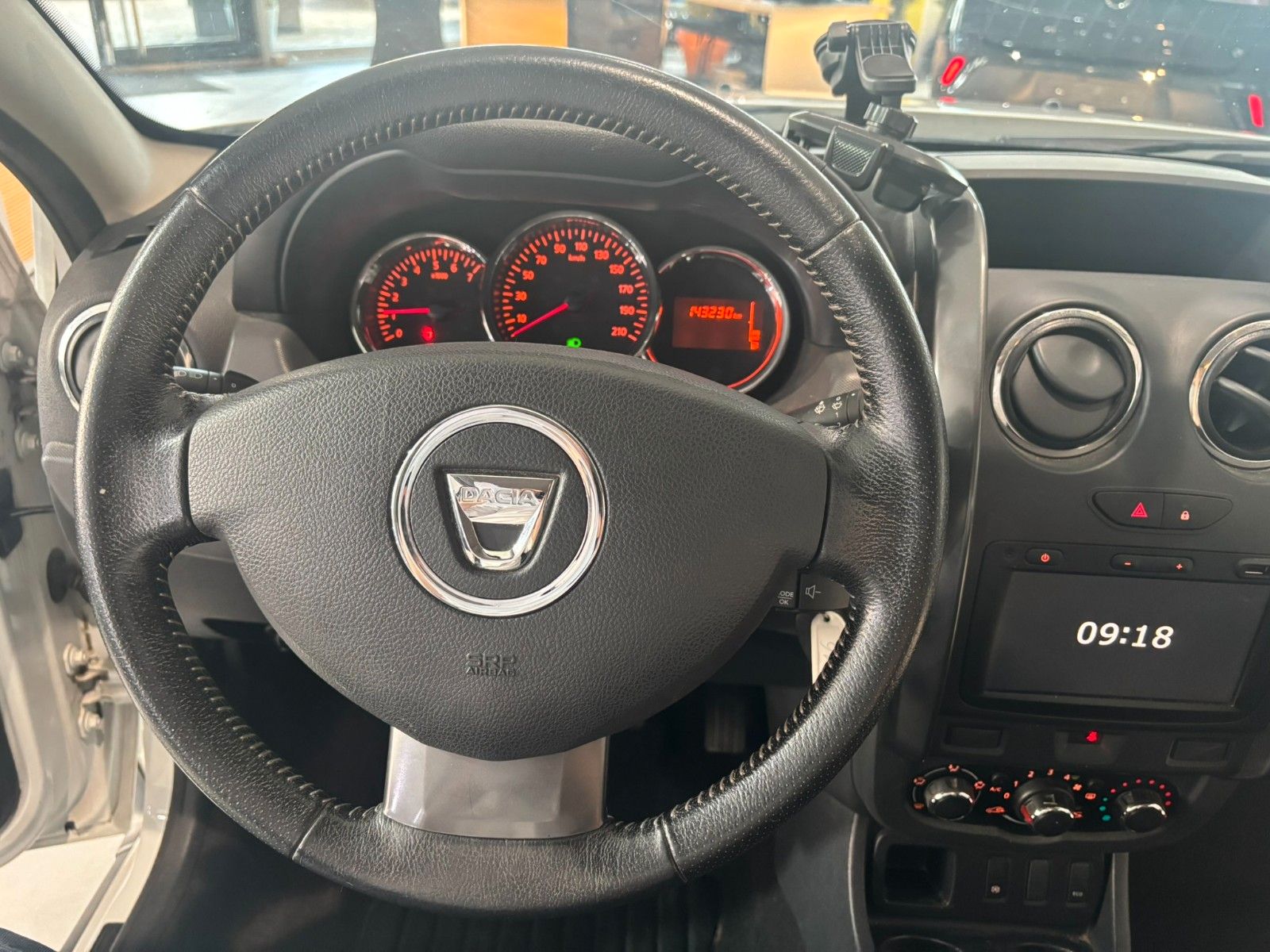 Fahrzeugabbildung Dacia Duster 1.2 92KW 2WD NAVI/ALLWETTER/5-GANG