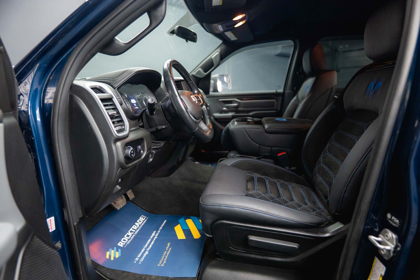 Fahrzeugabbildung Dodge RAM 5.7 V8 HEMI 4x4 OFFROAD NightEdition LONGBED