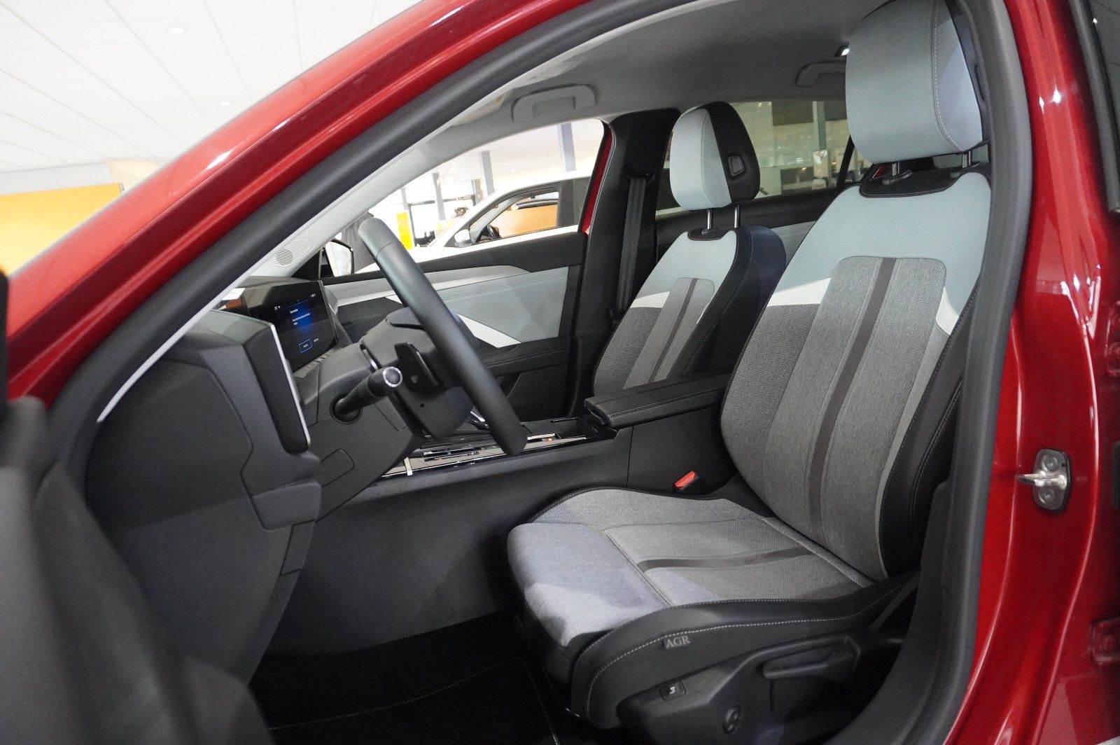 Fahrzeugabbildung Opel Astra L Lim. 1.6 HYBRID ELEGANCE NAVI/LED/KAMERA