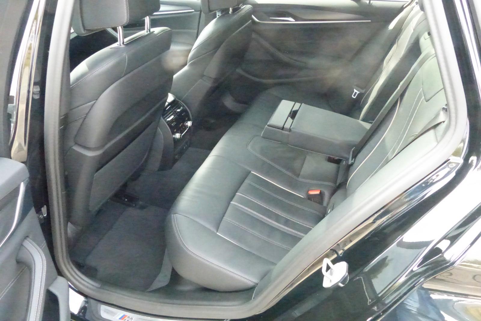 BMW 530 d xDrive M Sport AHK Distr Leder Pano