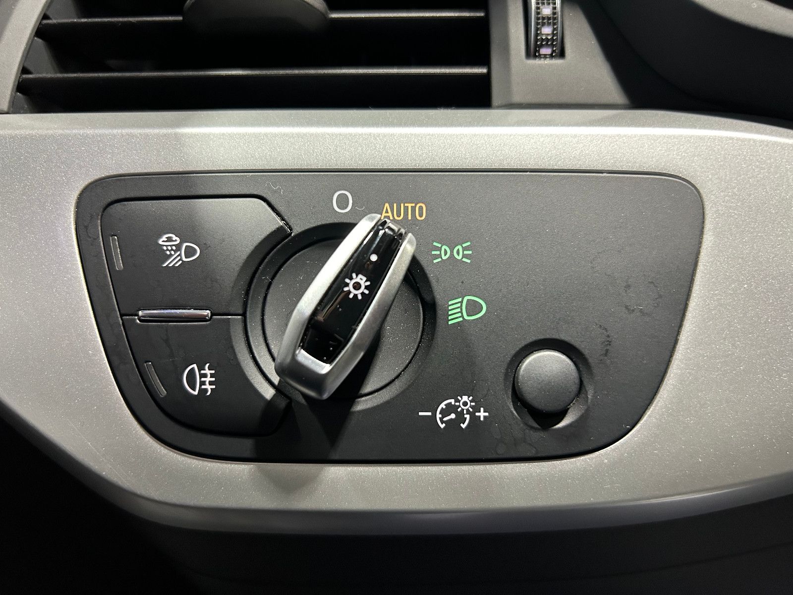 Fahrzeugabbildung Audi A4 Avant basis/PDC/APPLE/TEMPOMAT/AMBIENTE