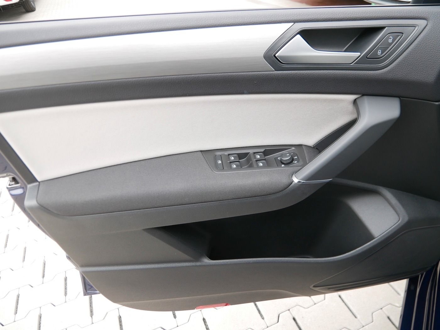 Fahrzeugabbildung Volkswagen Touran 1.5 Comfortline NEU49T 7-Sitzer AHK Kamer