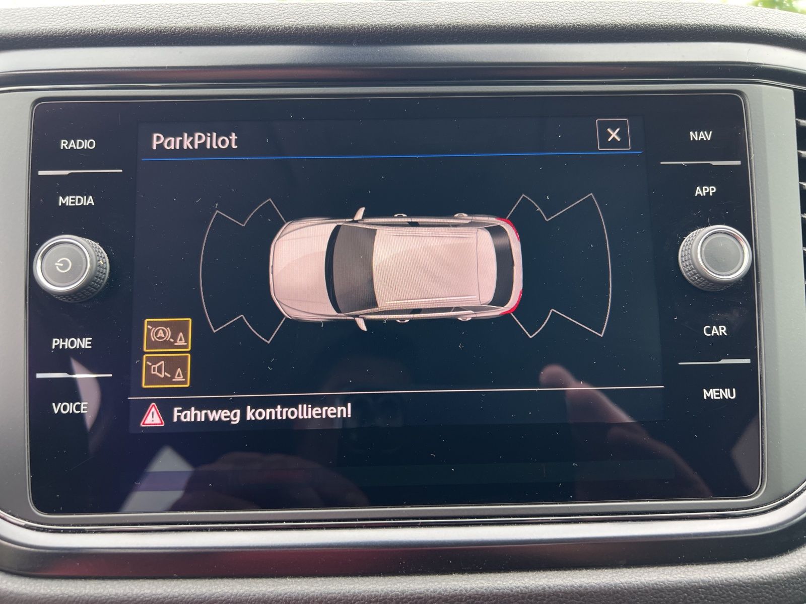 Fahrzeugabbildung Volkswagen T-Roc TDI  Navi SHZ APP GRA LM