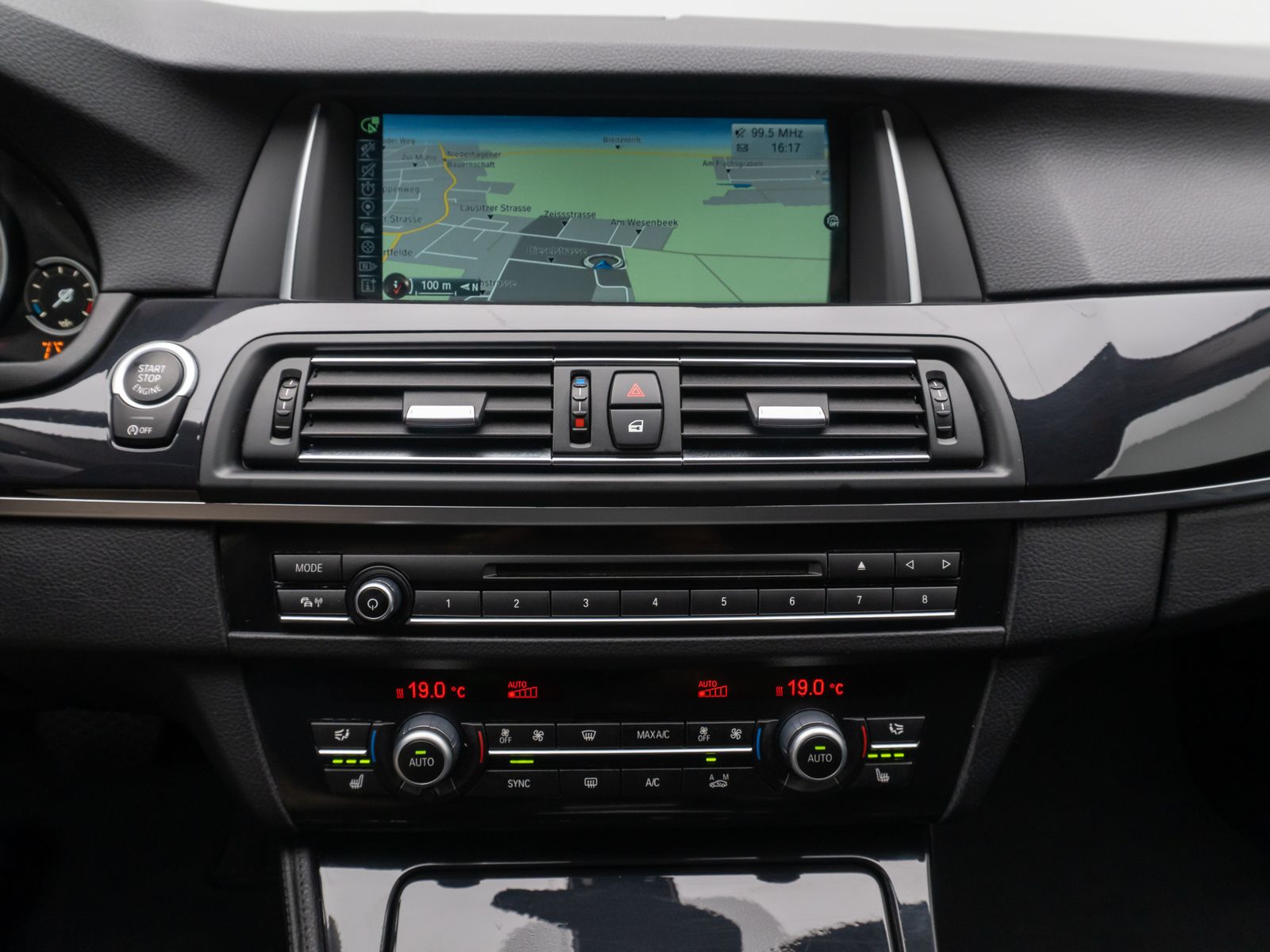 Fahrzeugabbildung BMW 520d HUD H/K NaviPro SurroundView AHK Komfort