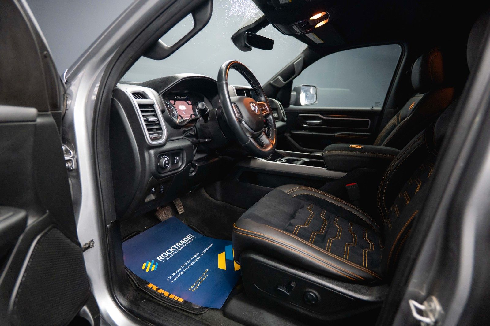 Fahrzeugabbildung Dodge RAM 5.7 V8 HEMI 4x4 OFFROAD Night-Paket *LED*19%