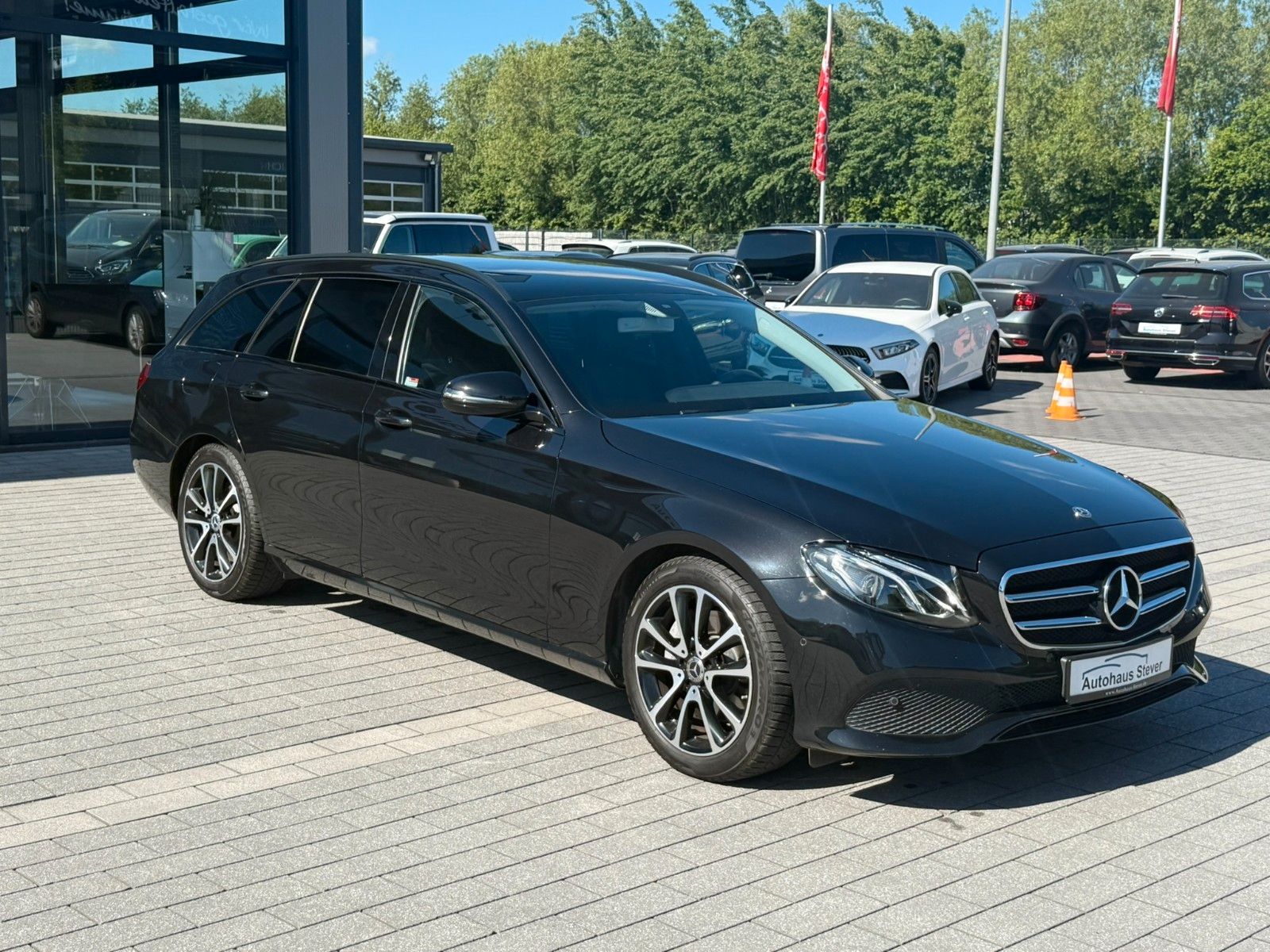 Fahrzeugabbildung Mercedes-Benz T-Modell E 200,Navi,Sitzh.