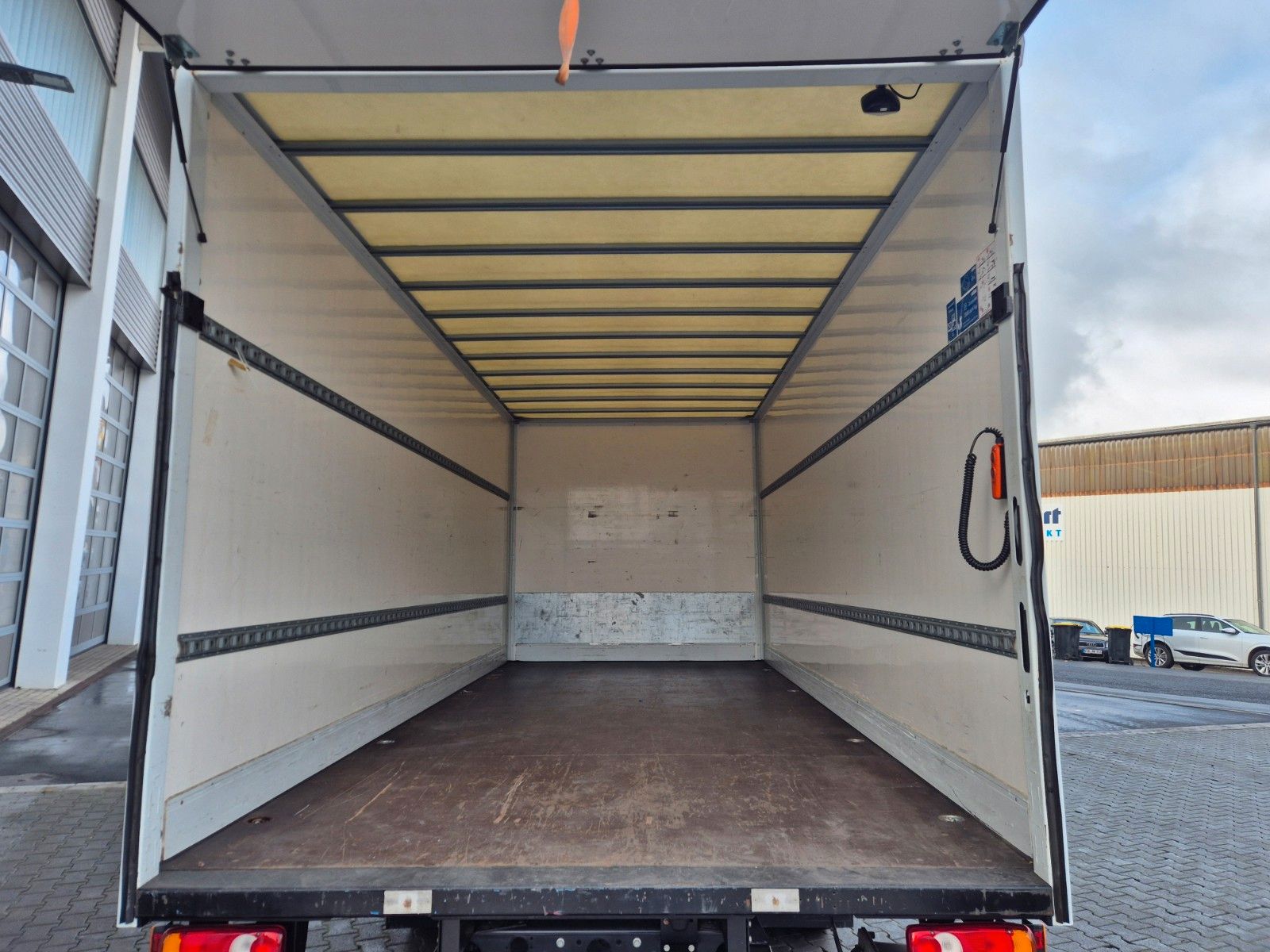 Fahrzeugabbildung Iveco Eurocargo 75-210 Koffer LBW