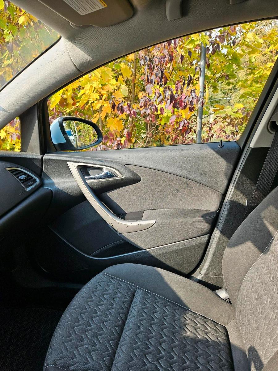Opel Astra 2013 — photo 12