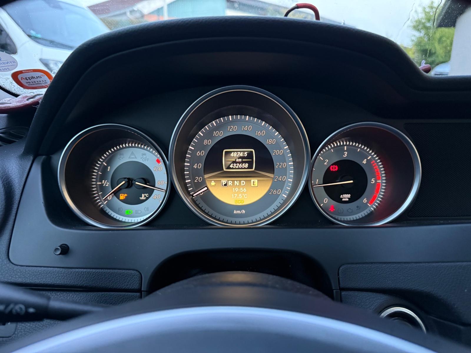 Mercedes-Benz C220 2011 — photo 24