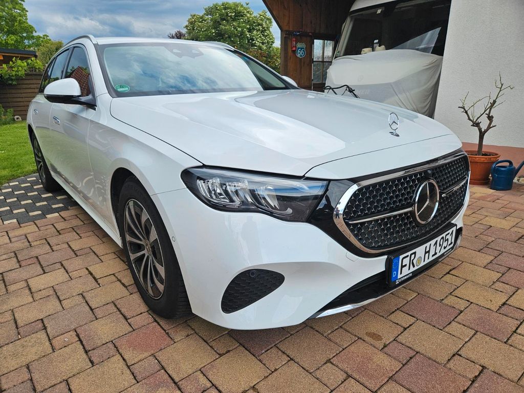 Image of Mercedes-Benz E 220