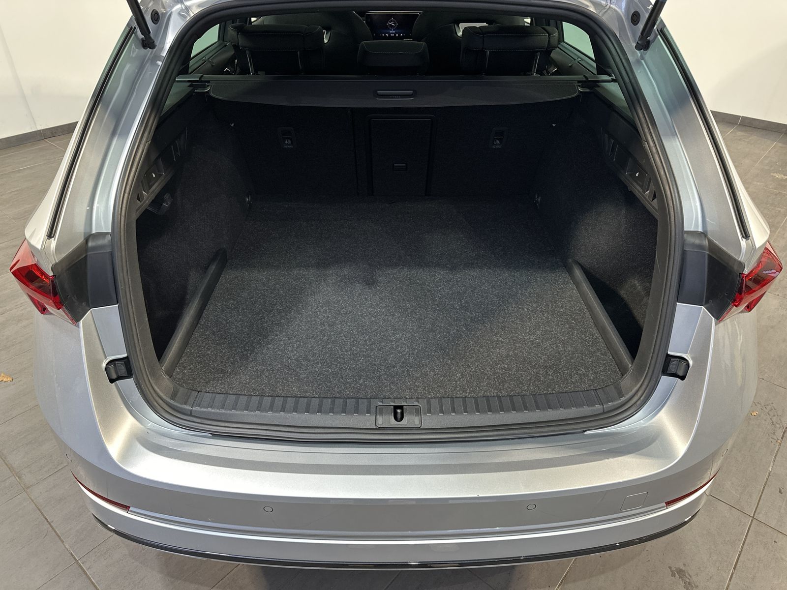 Fahrzeugabbildung SKODA Octavia Combi iV DSG Sportline NAV+LED+PANO+VC