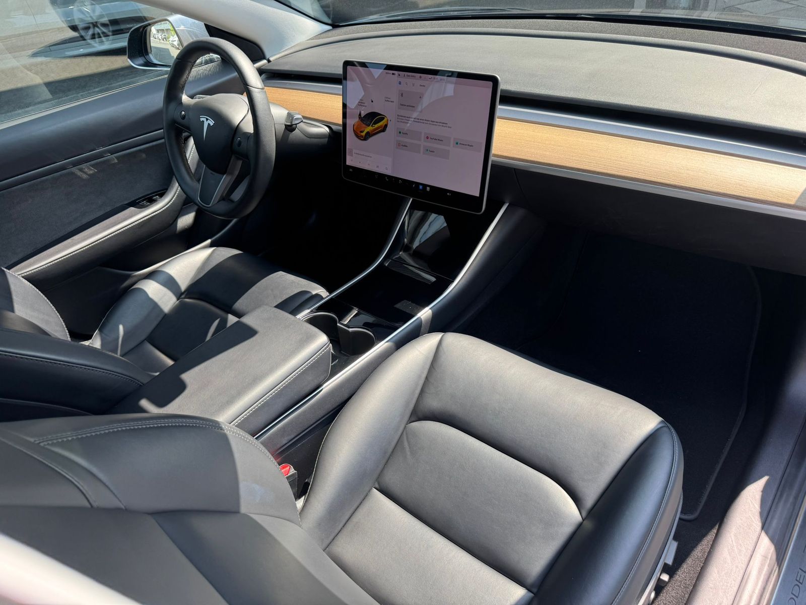Fahrzeugabbildung Tesla Model 3 LR Dual AWD PANO+STDHZ+NAVI+LED+ACC+