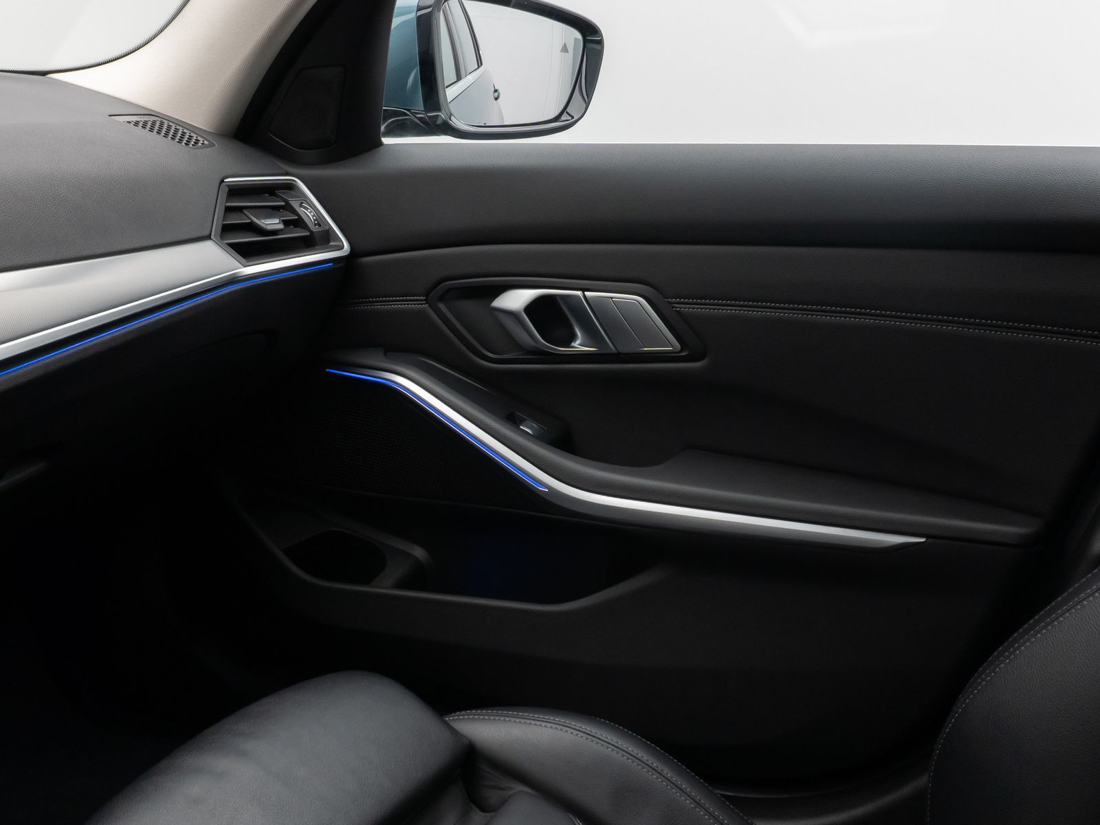 Fahrzeugabbildung BMW 320d Sport Line Kamera Laser HUD DAB HiFi Komfor