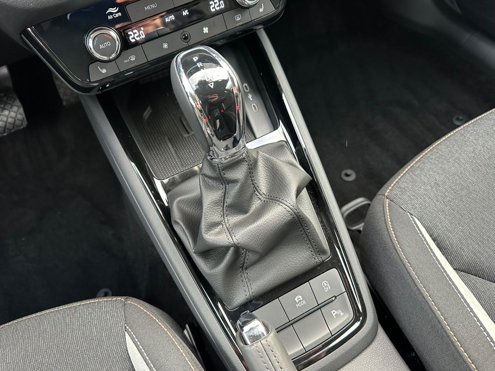 Fahrzeugabbildung SKODA Kamiq 1.0 TSI Selection DSG ACC/LED/PDC/eHeck