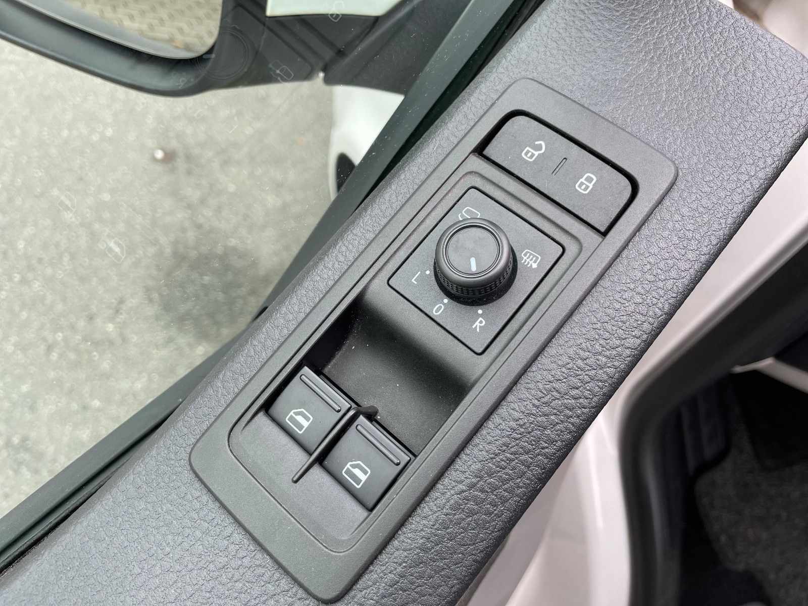 Fahrzeugabbildung Volkswagen T6 Caravelle Comfortline lang 9Sitze Automatik