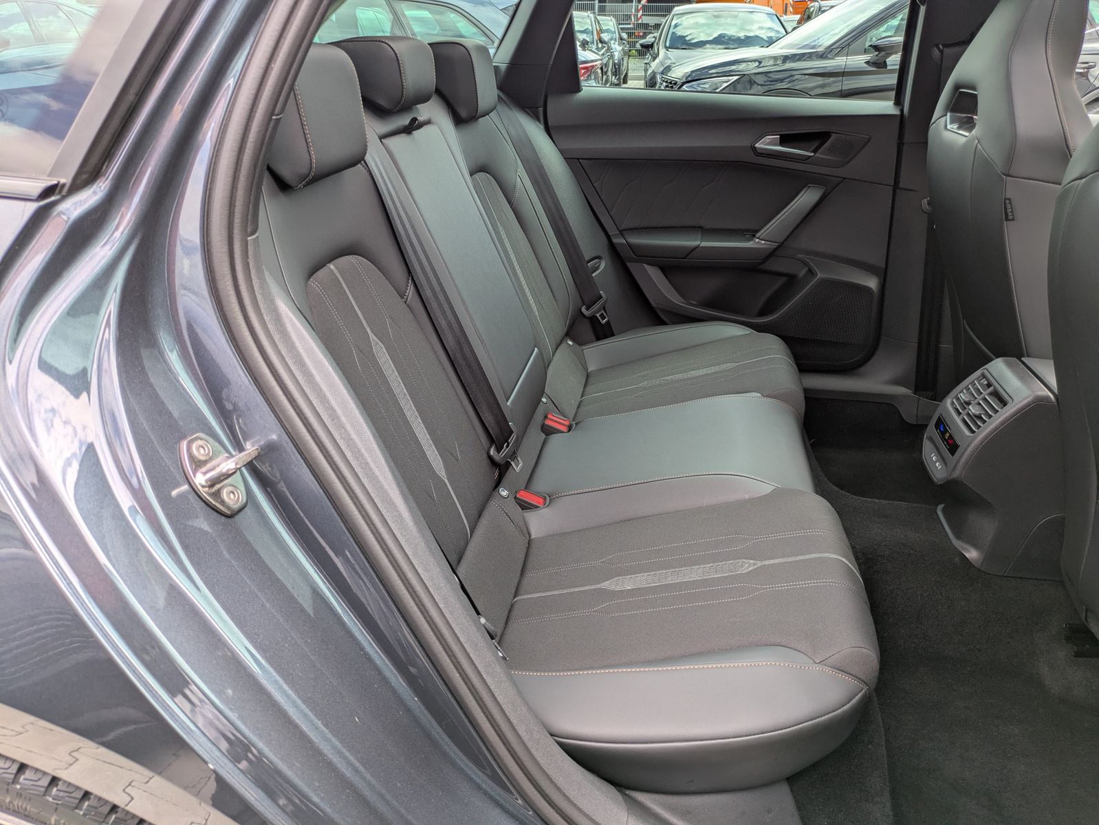 Fahrzeugabbildung CUPRA Leon VZ 2.0TSI 4Drive ACC*PANO*MATRIX*DCC*LM19"