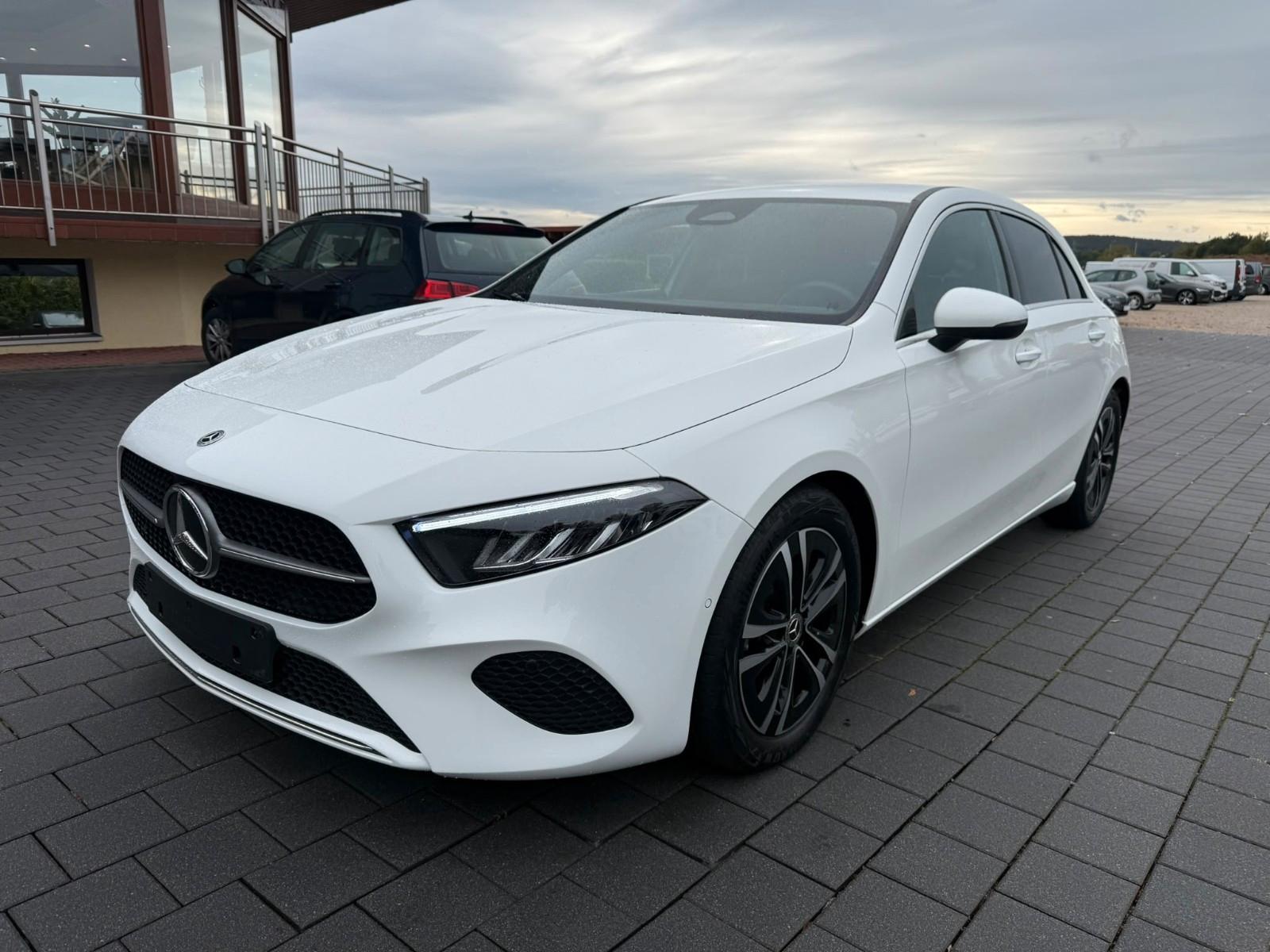 Mercedes-Benz A 180d NAVI KAMERA BEH LENKRAD PARKASS 17" SITZK