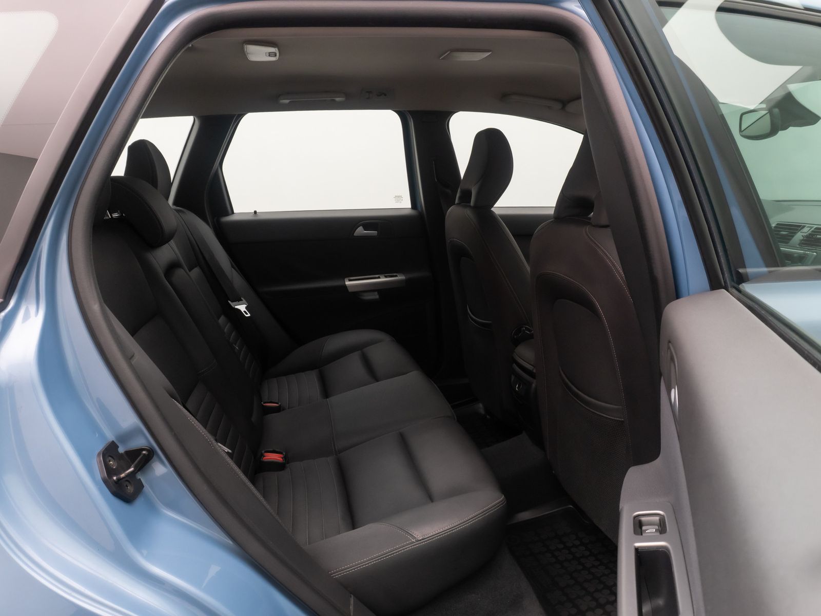 Fahrzeugabbildung Volvo V50 2.0 D Momentum BiXenon AHK HiFi Alarm Tempom