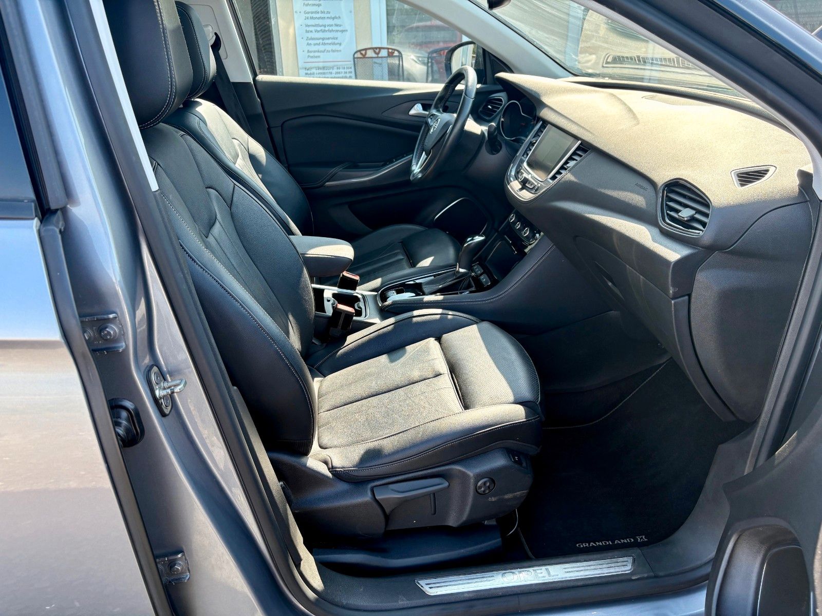 Fahrzeugabbildung Opel Grandland (X) 1.2 Aut. Ultimate Navi Leder Pano