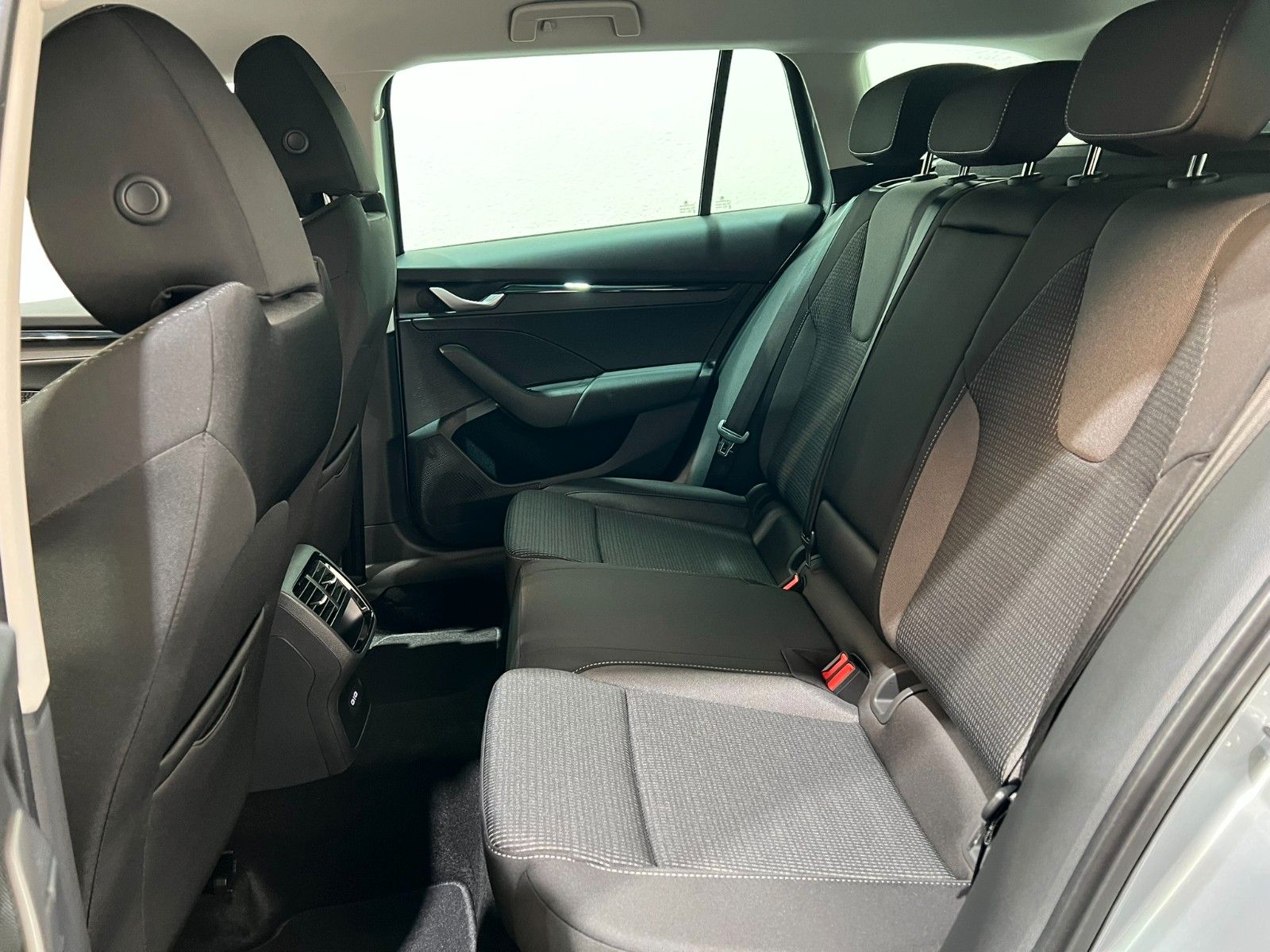 Fahrzeugabbildung SKODA Octavia 2.0 TDI 110kW DSG Selection Combi
