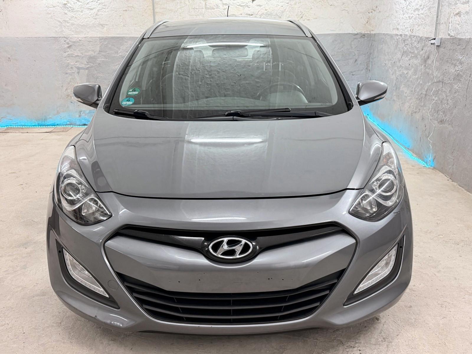 Hyundai i30 CW 1.6 CRDi 81kW Trend | TÜV 01/2028-AHK-PDC