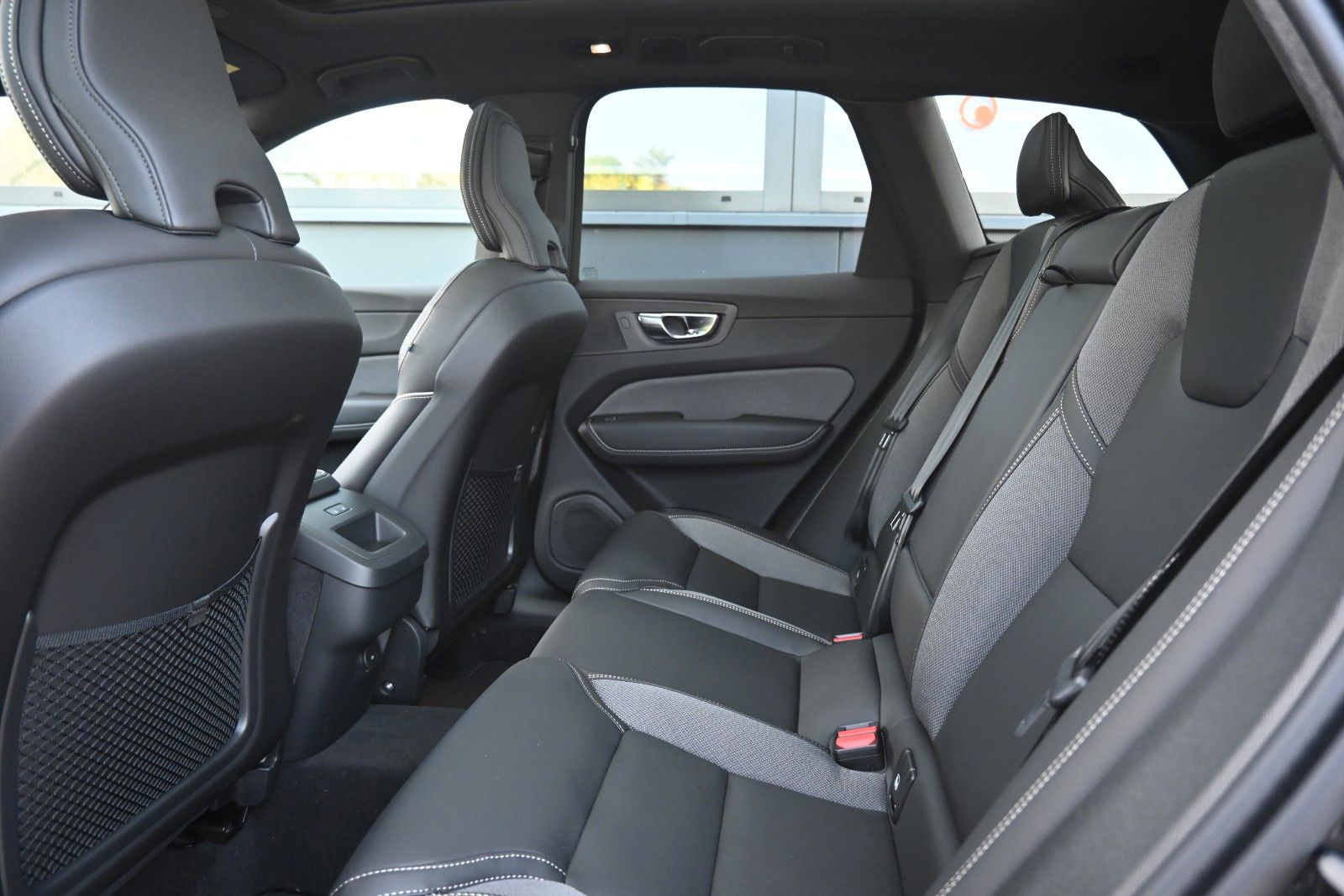 Fahrzeugabbildung Volvo XC60 B5 AWD Plus Dark*PANO*H&K*LUFT*LED*360°