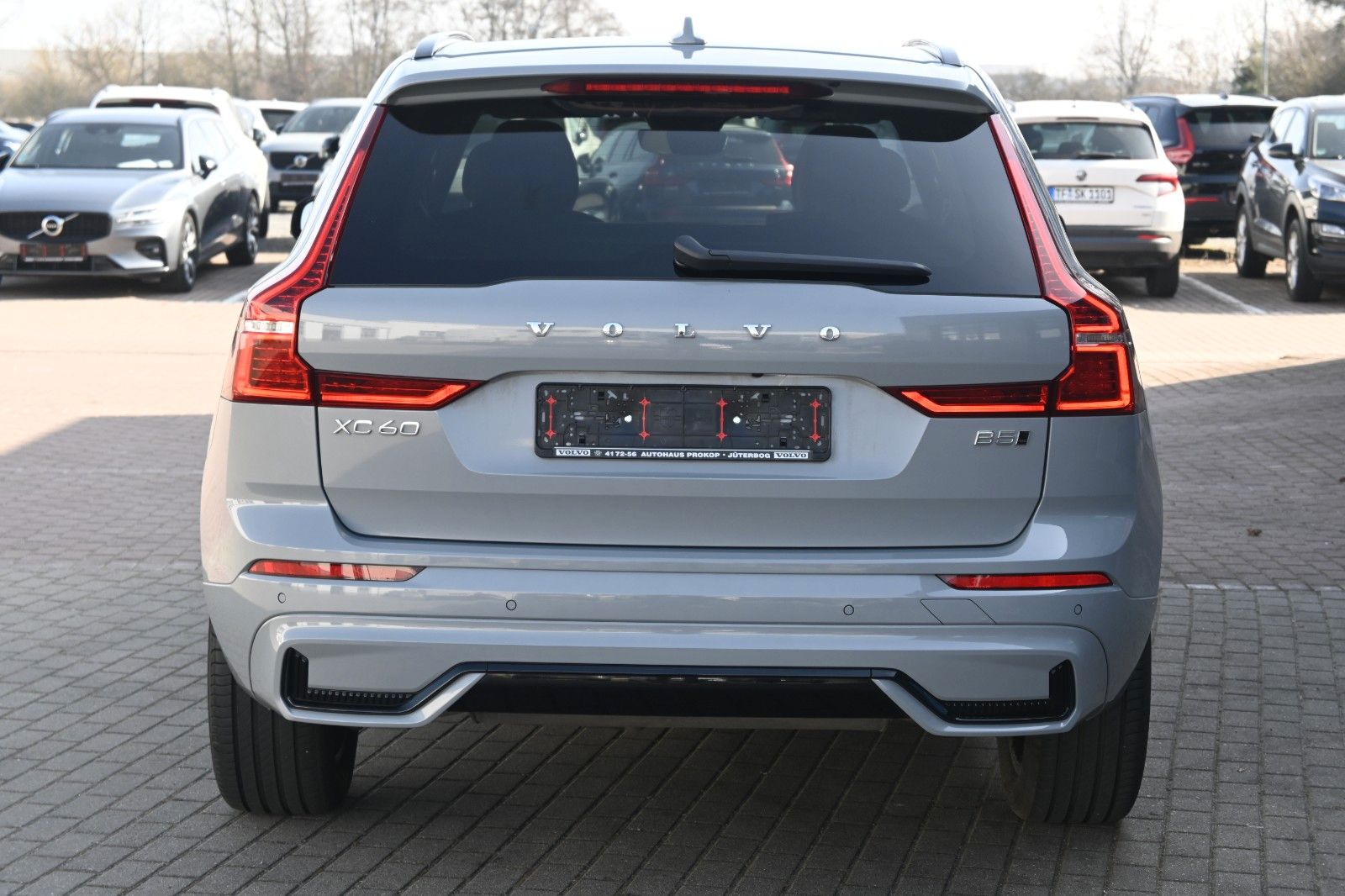 Fahrzeugabbildung Volvo XC60 B5 AWD Plus Dark*LED*H&K*CAM*BLIS*Google