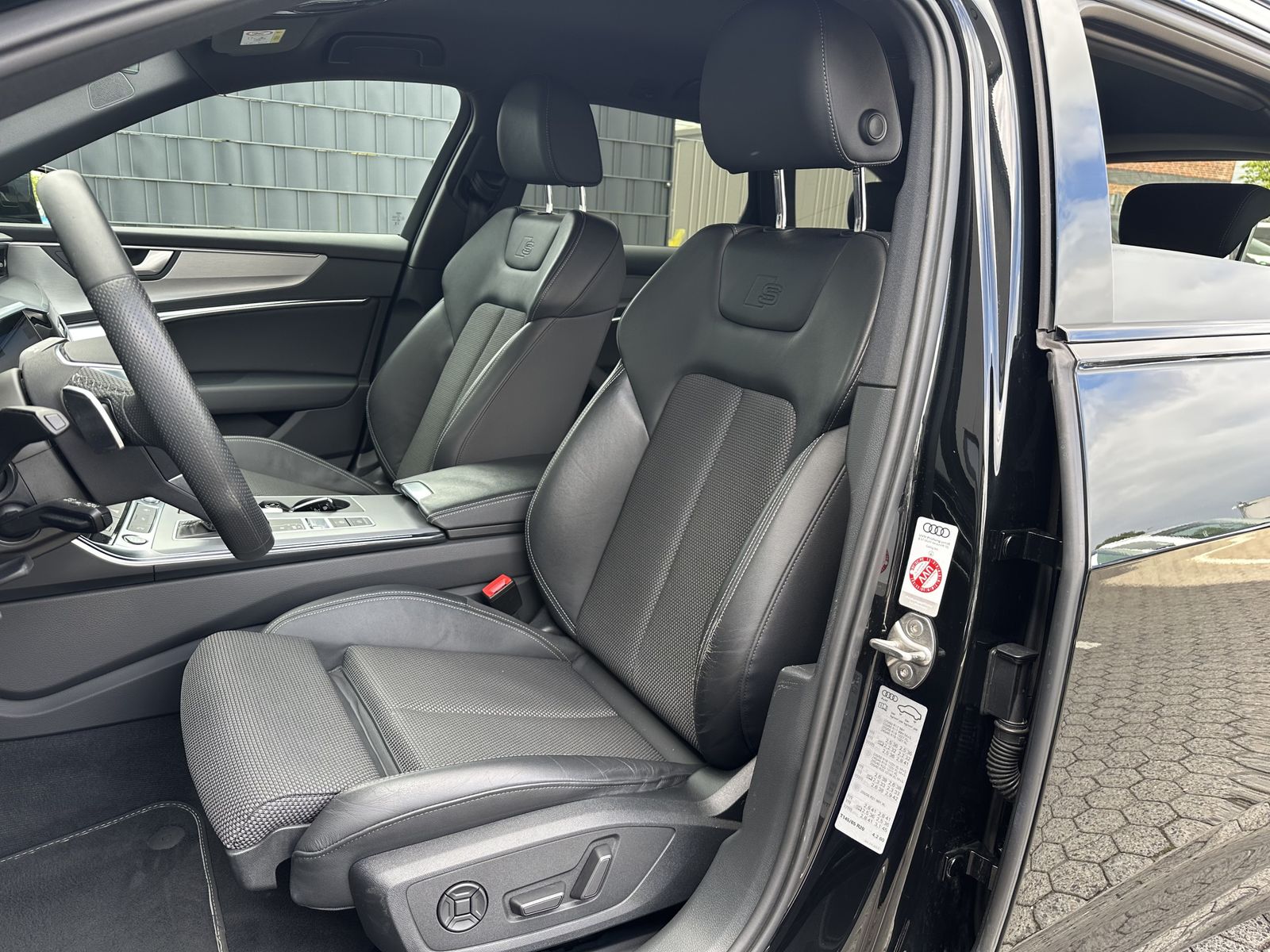 Fahrzeugabbildung Audi A6 Avant 45 TFSI Qu S-Line NAV+LED+B&O+360°+AHK