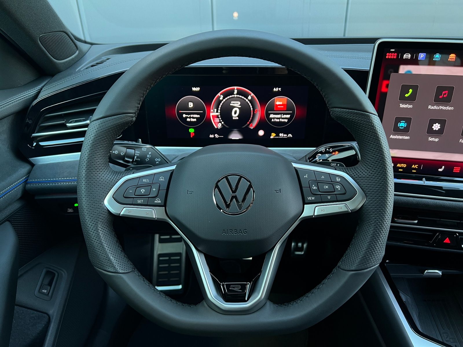 Fahrzeugabbildung Volkswagen Passat Variant R-Line 2.0 TDI DSG 4MOTION *AHK,