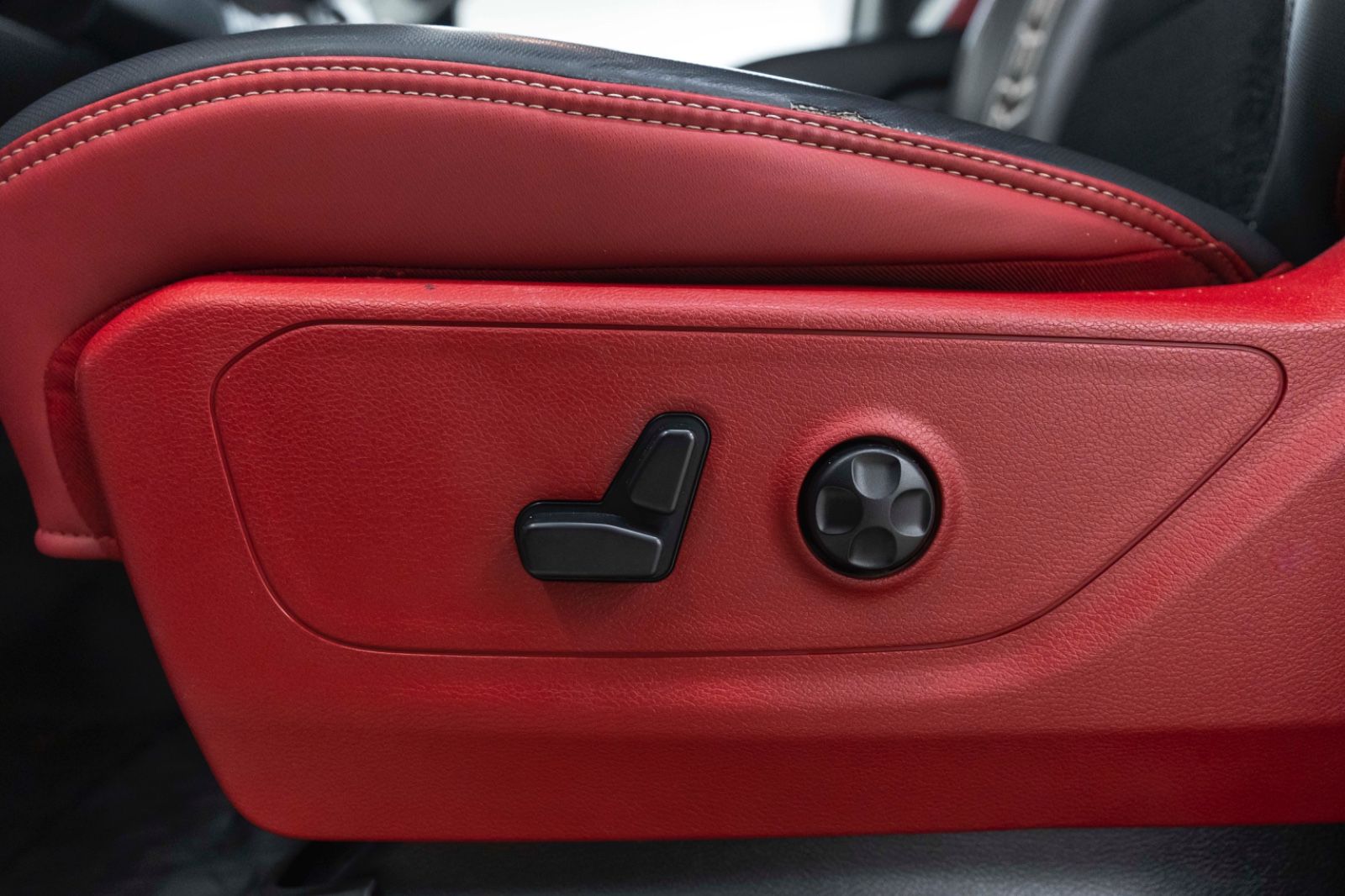 Fahrzeugabbildung Dodge RAM 1500 REBEL 5,7L CARPLAY KAM AHK M+S TEMPOMAT