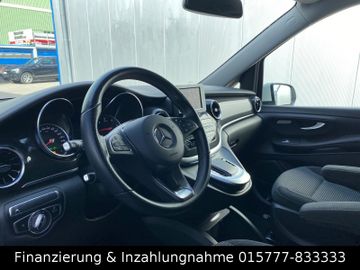 Mercedes V 220 - 2
