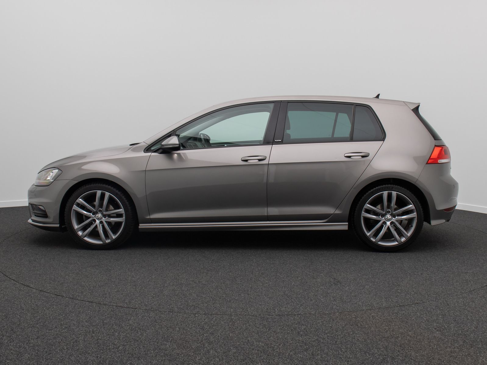 Fahrzeugabbildung Volkswagen Golf Allstar BMT Kamera BiXenon Touch Sport 18LM