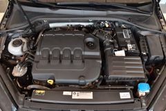 VW Golf VII Lim IQ.DRIVE~ACC~Navi~Parklenkassistent