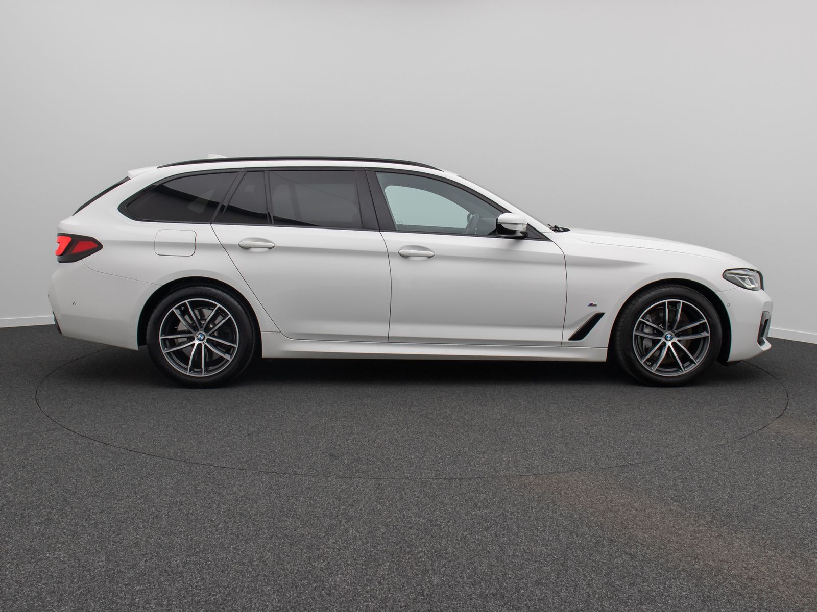 Fahrzeugabbildung BMW 530d M Sport Kamera DAB Memory ACC H/K Panorama