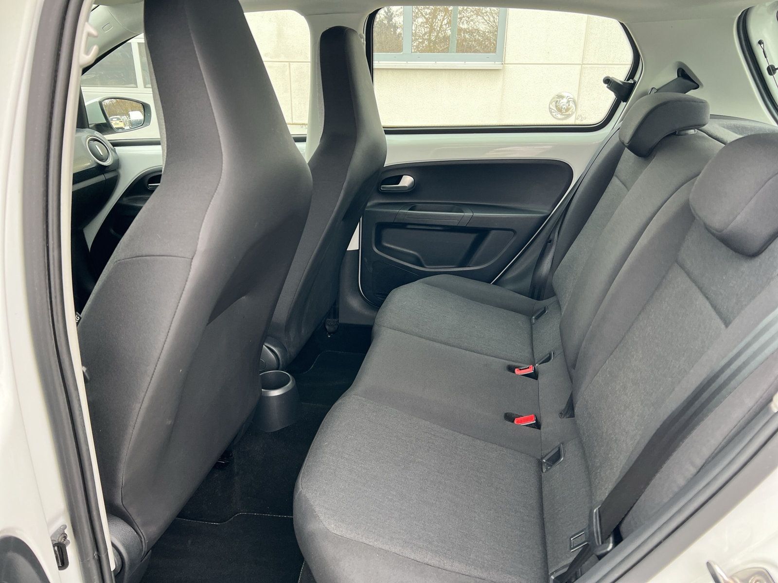 Fahrzeugabbildung Volkswagen up! 1.0 move up! 5-TÜREN KLIMA DAB+