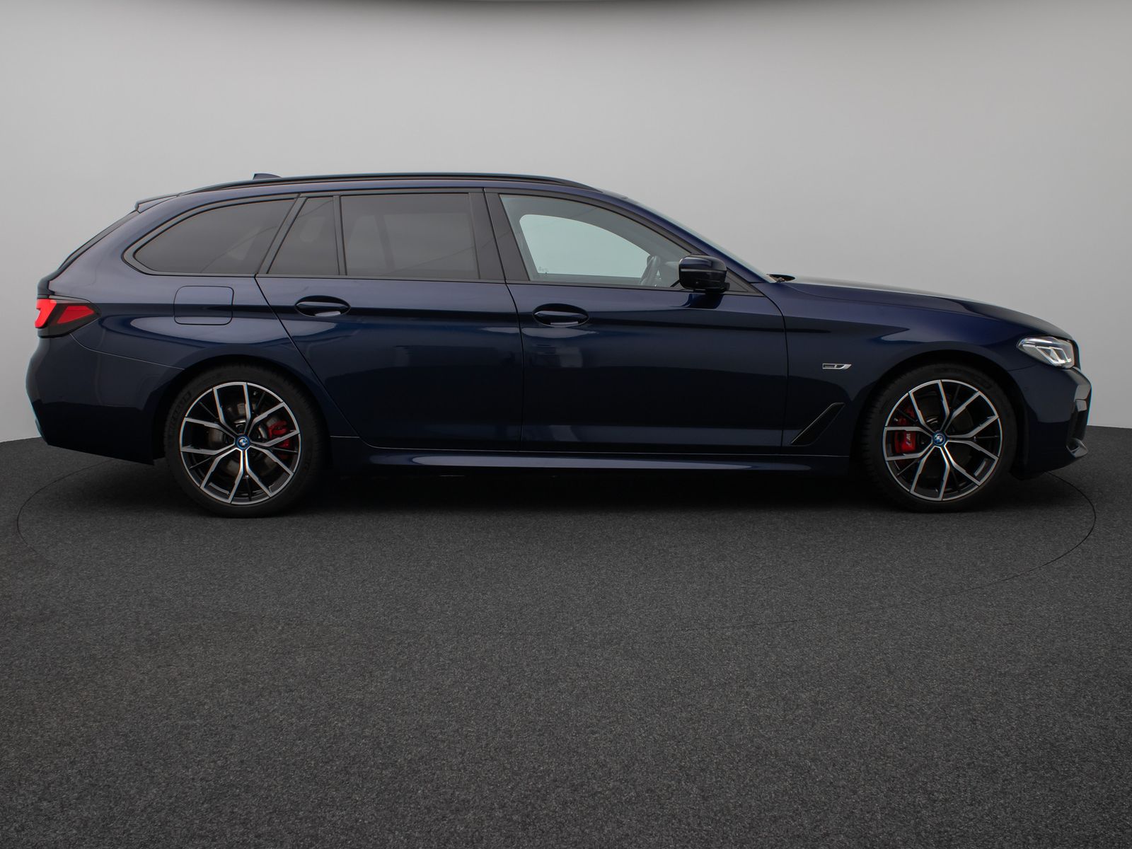 Fahrzeugabbildung BMW 530e xD M Sport Panorama 360°Laser HUD DAB H/K