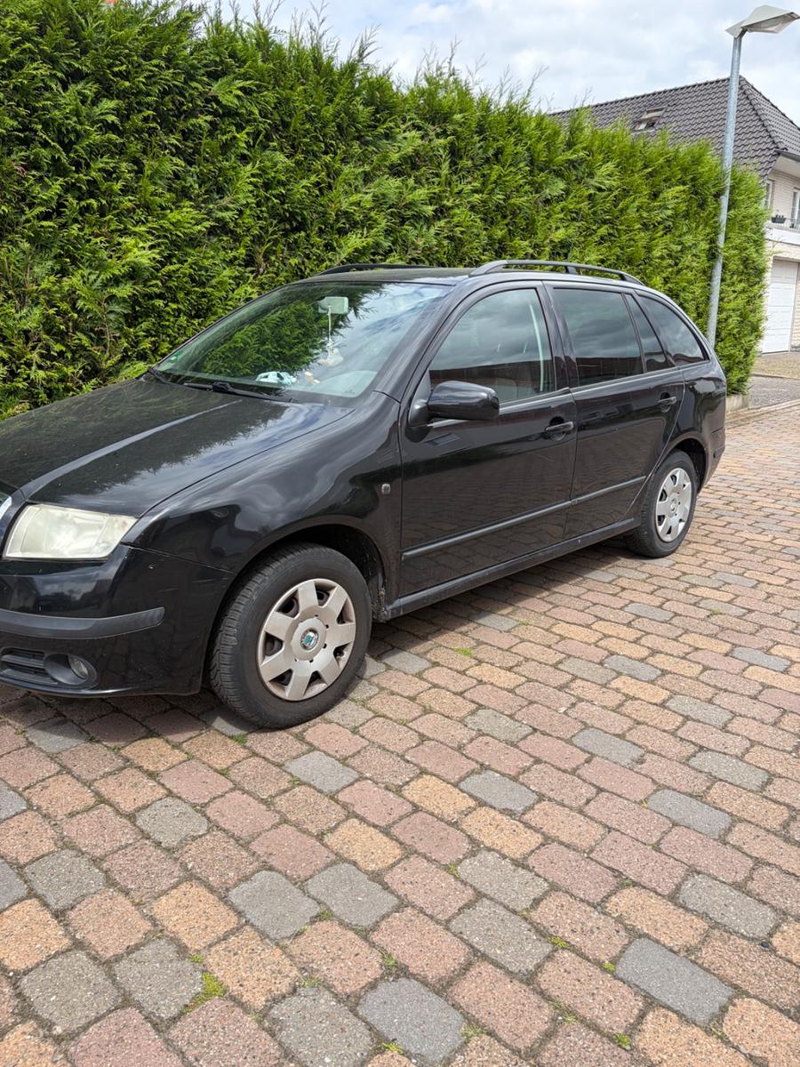 Skoda Fabia 2006 — rear view