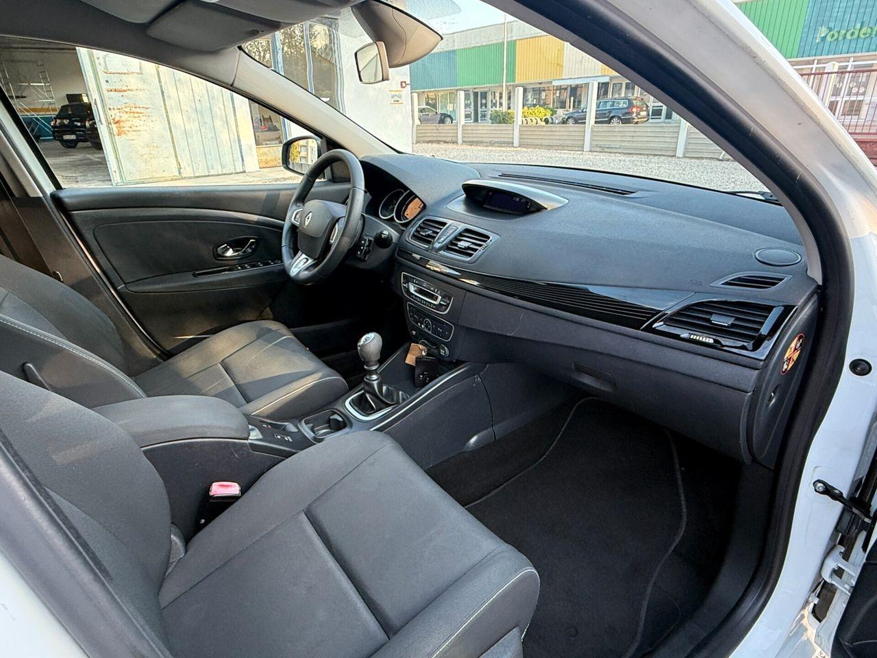 Renault Megane 2011 — photo 14