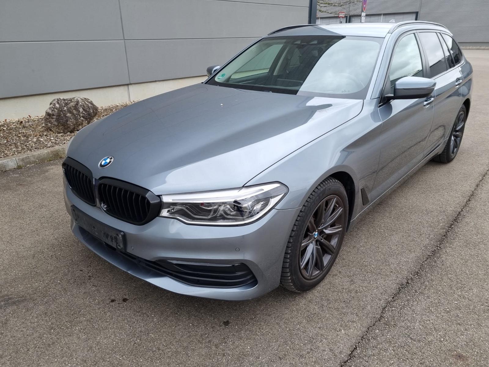 BMW 540i xDrive Touring A Sport Line