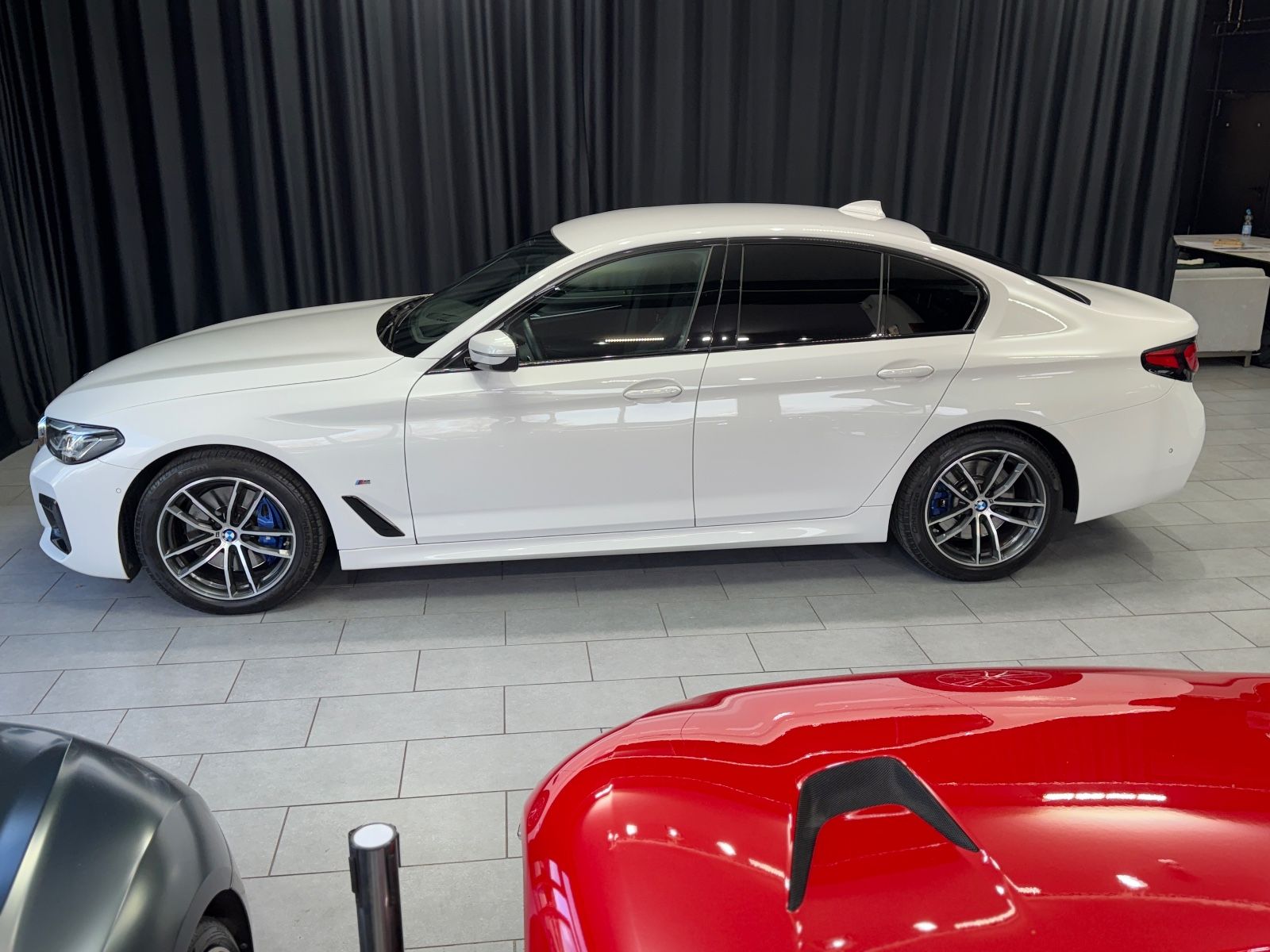 Fahrzeugabbildung BMW 520d xDrive M Sport|HEAD-UP|ACC|LASER|