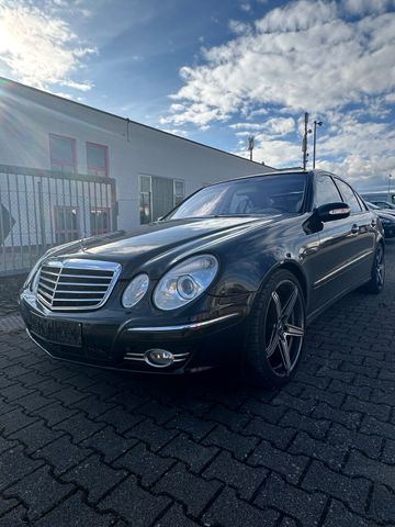 Mercedes-Benz E 500 AMG- OPTIC -PAKET*PANO-MEMO-LEDER-LPG*