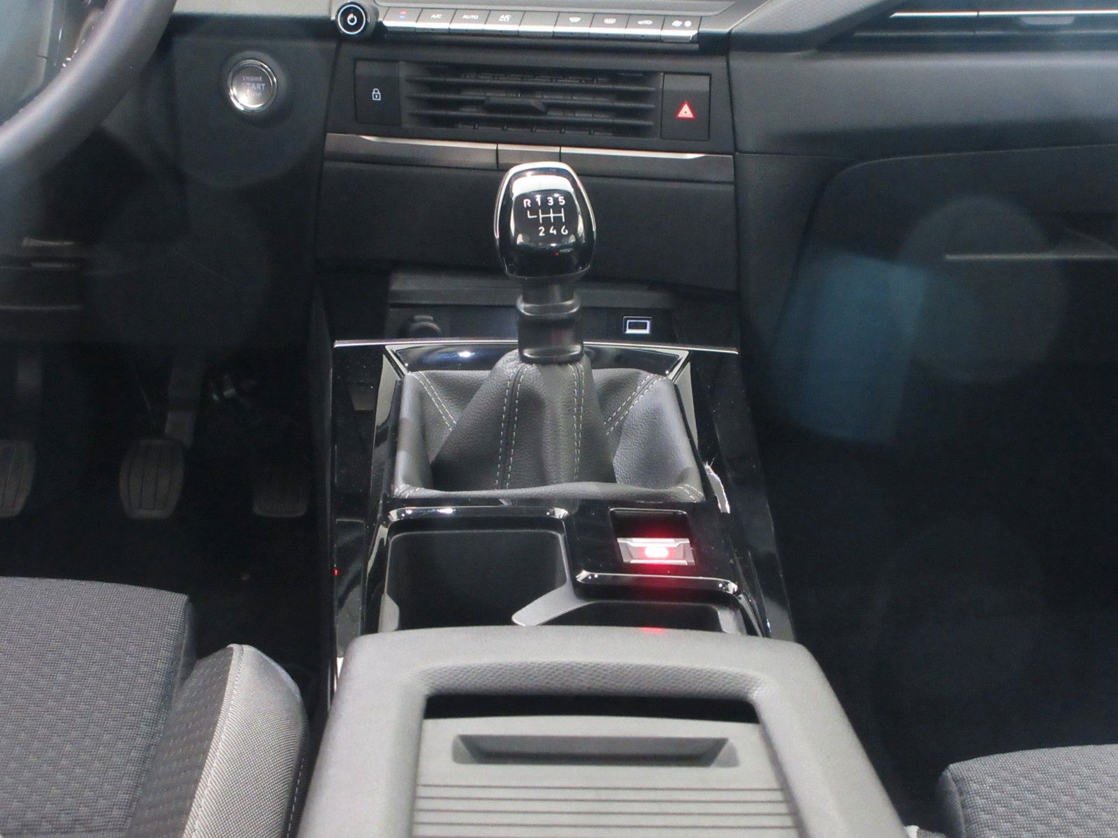 Fahrzeugabbildung Opel Astra L Lim. LED/NAVI/PDC/R´CAM/ALU