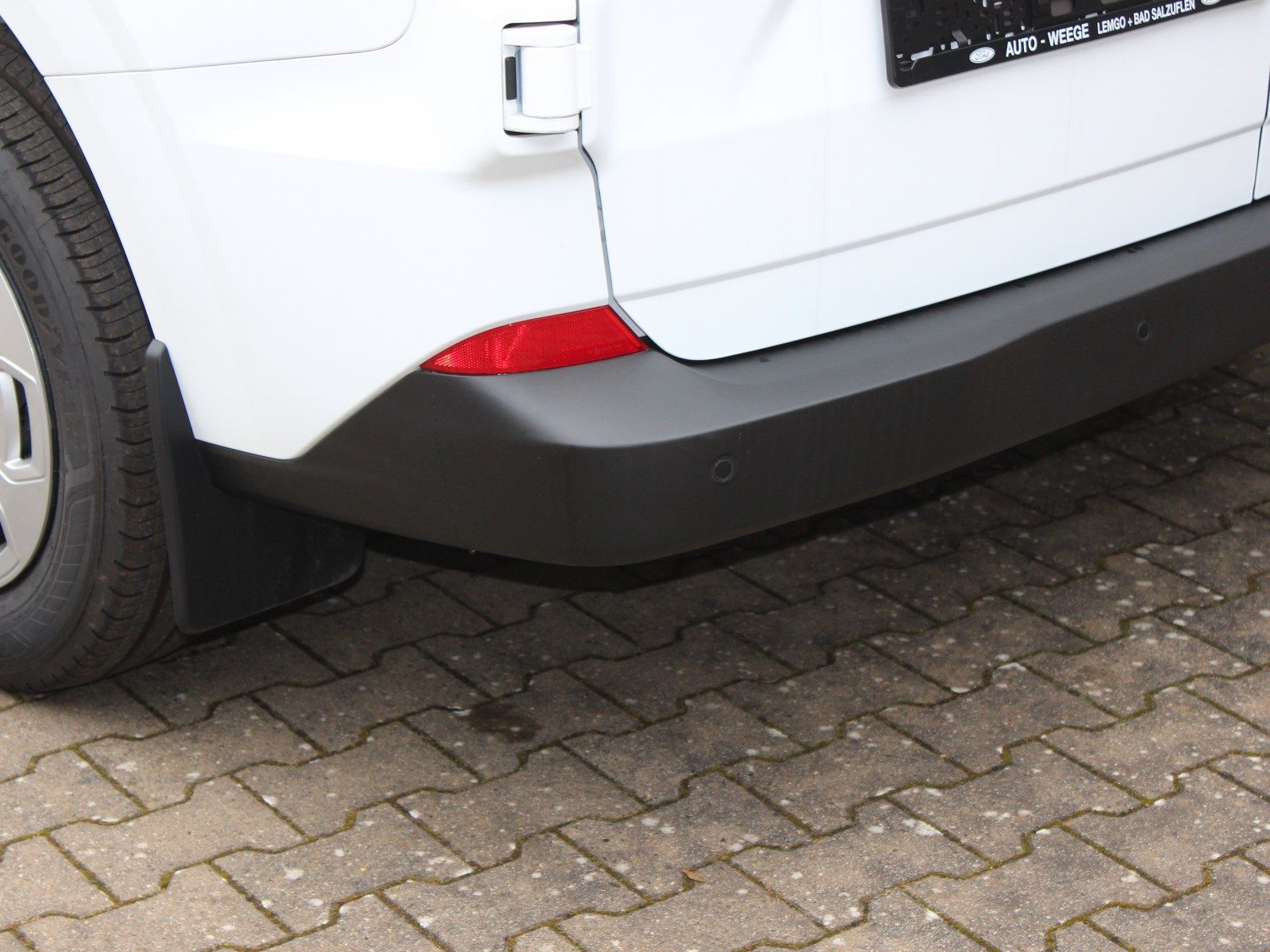 Fahrzeugabbildung Ford Transit Custom 320 L2 Trend Doppelkabine FWD