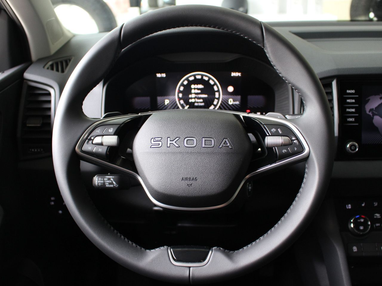 Fahrzeugabbildung SKODA Karoq 1.5 TSI ACT Selection ACC/AHK/RFK/LED