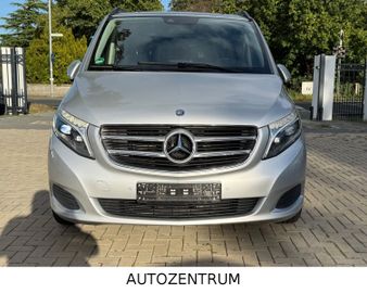 Mercedes V 220 - 2