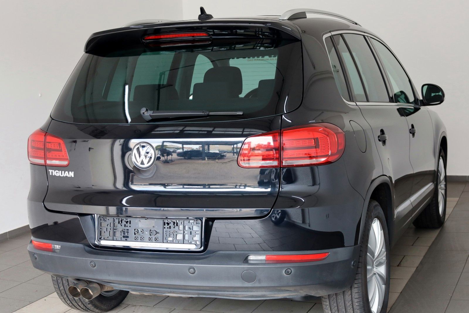 Fahrzeugabbildung Volkswagen Tiguan Sport & Style Navi,Xenon,Panorama,SH,PDC