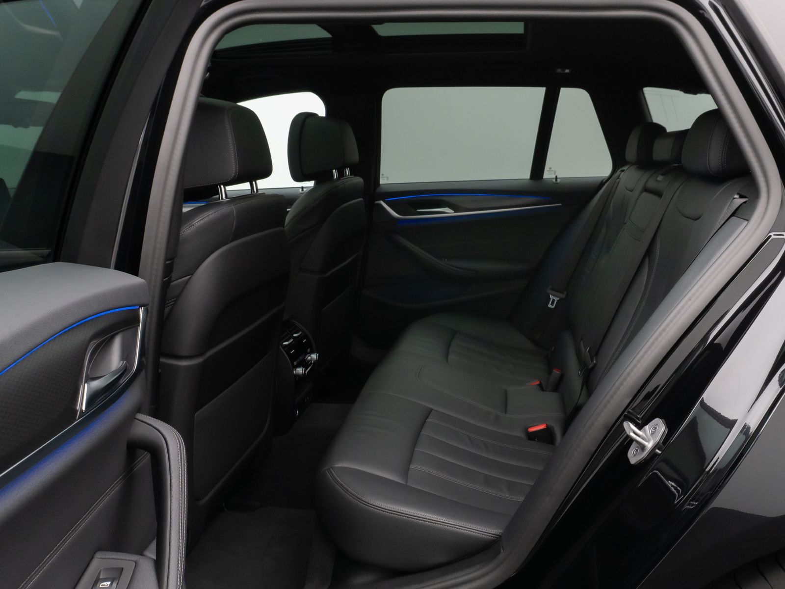 Fahrzeugabbildung BMW 540d xD M Sport Panorama Kamera Laser HUD AHK