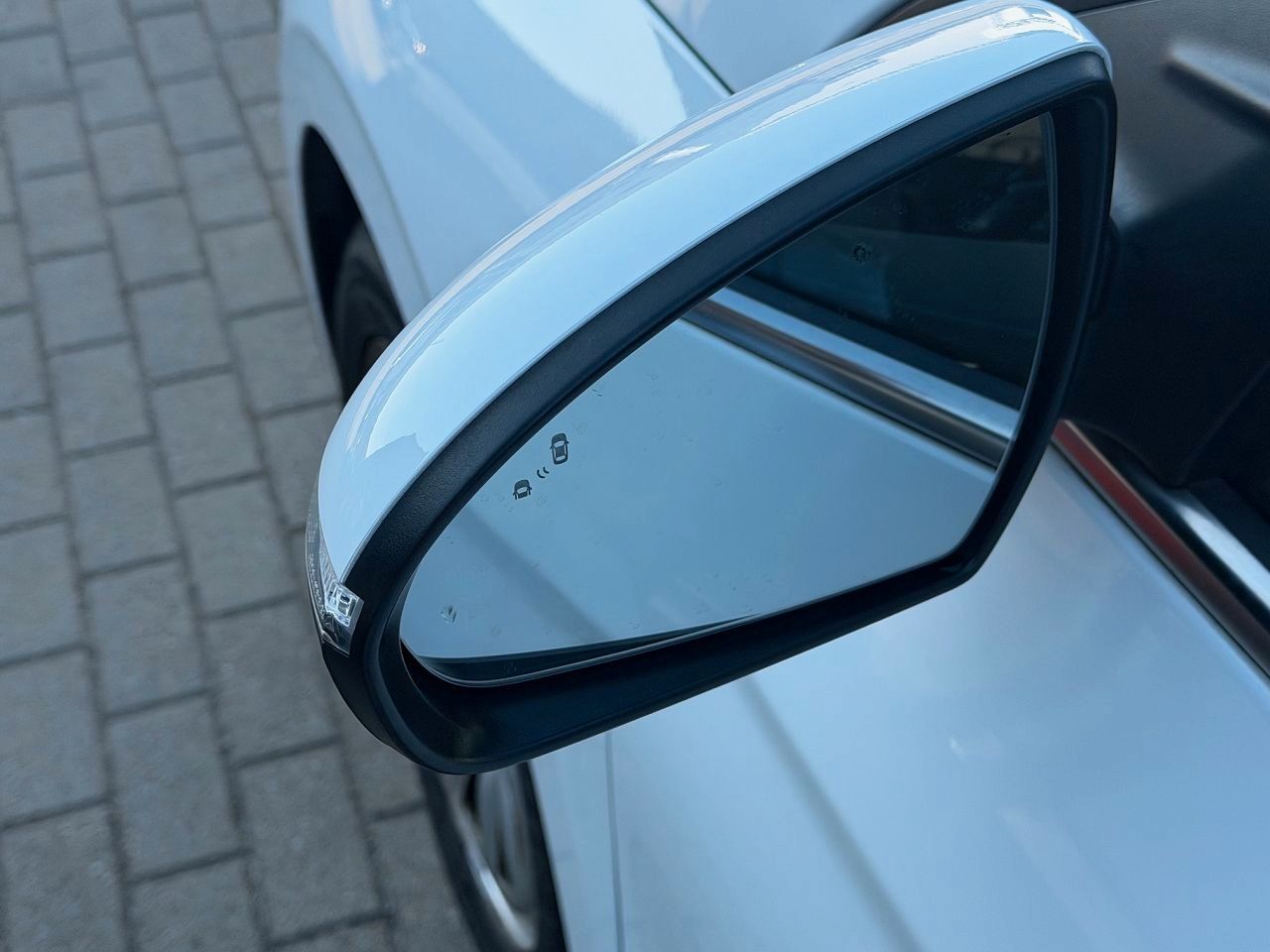 Fahrzeugabbildung Hyundai IONIQ EV Premium *Schiebedach*Totwinkel*ACC*LED*