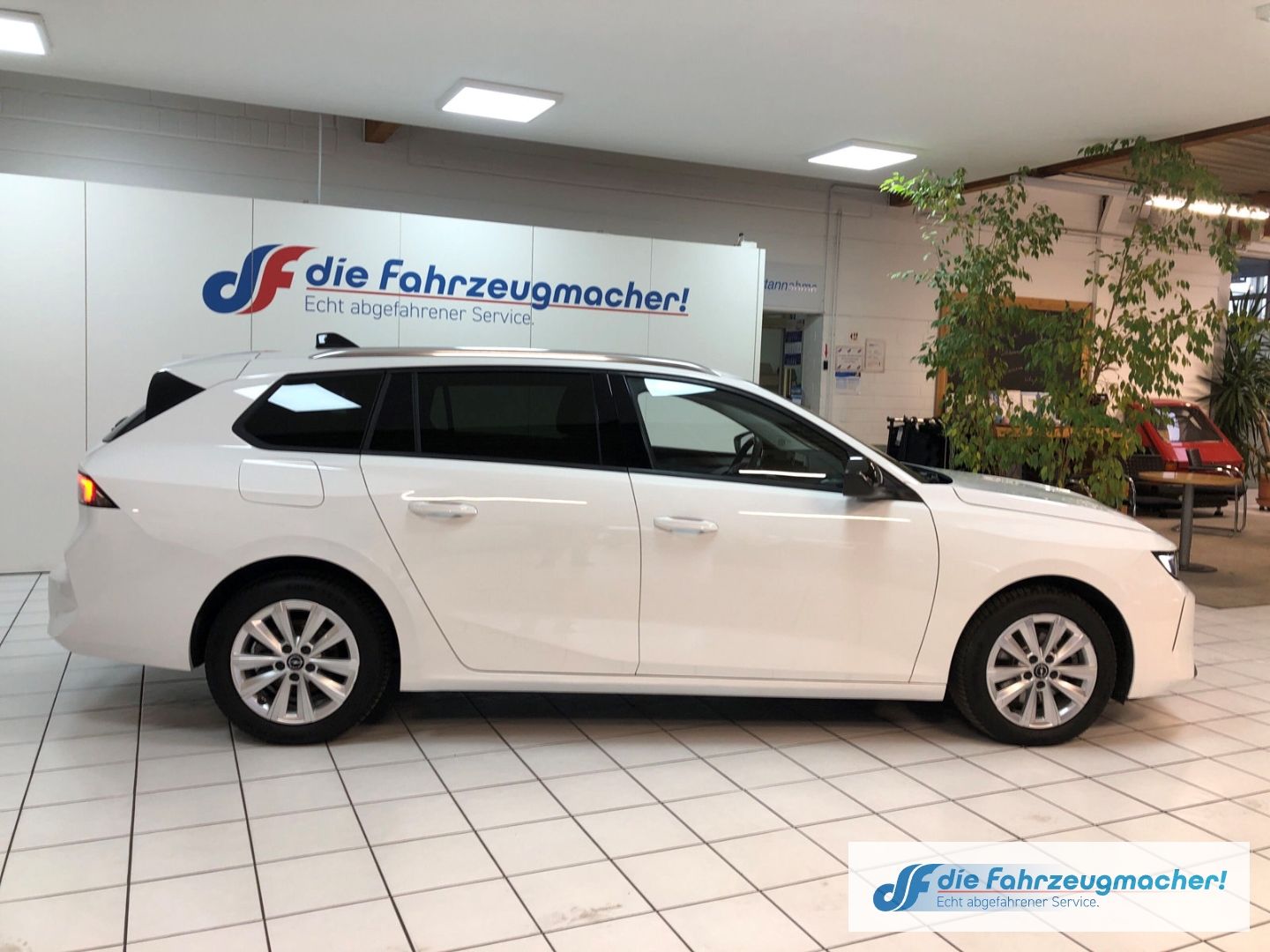 Fahrzeugabbildung Opel Astra L Sports Tourer 1.5 Elegance Navi digi Coc